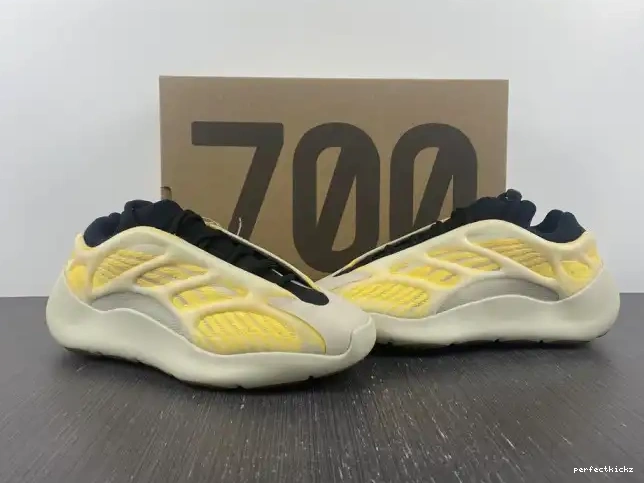 V3 700 Adidas Safflower Yeezy Mono HP5425 0530